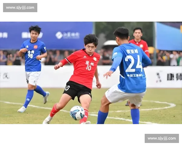 扬州企业家驾机飞越苏超赛场 5 架国产飞机编队空中助威