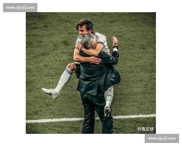 穆尼奥斯：师从皇马传奇，阿隆索点燃青春风暴