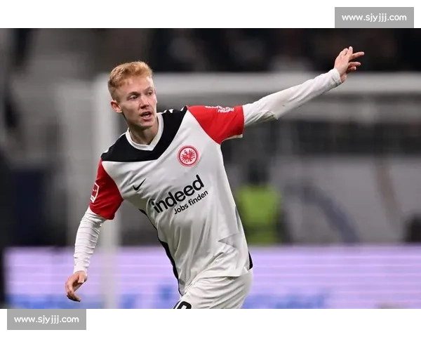 英超三巨头竞逐里昂天才边锋福法纳，转会费或破 5000 万欧